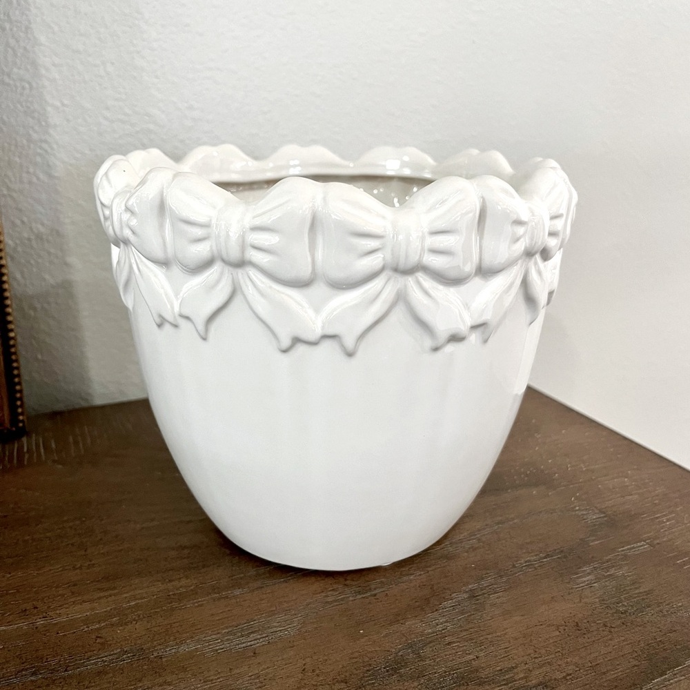 Viral Bow Planter
